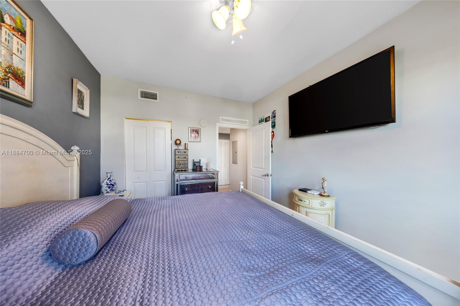 360 CONDO B - Residential
