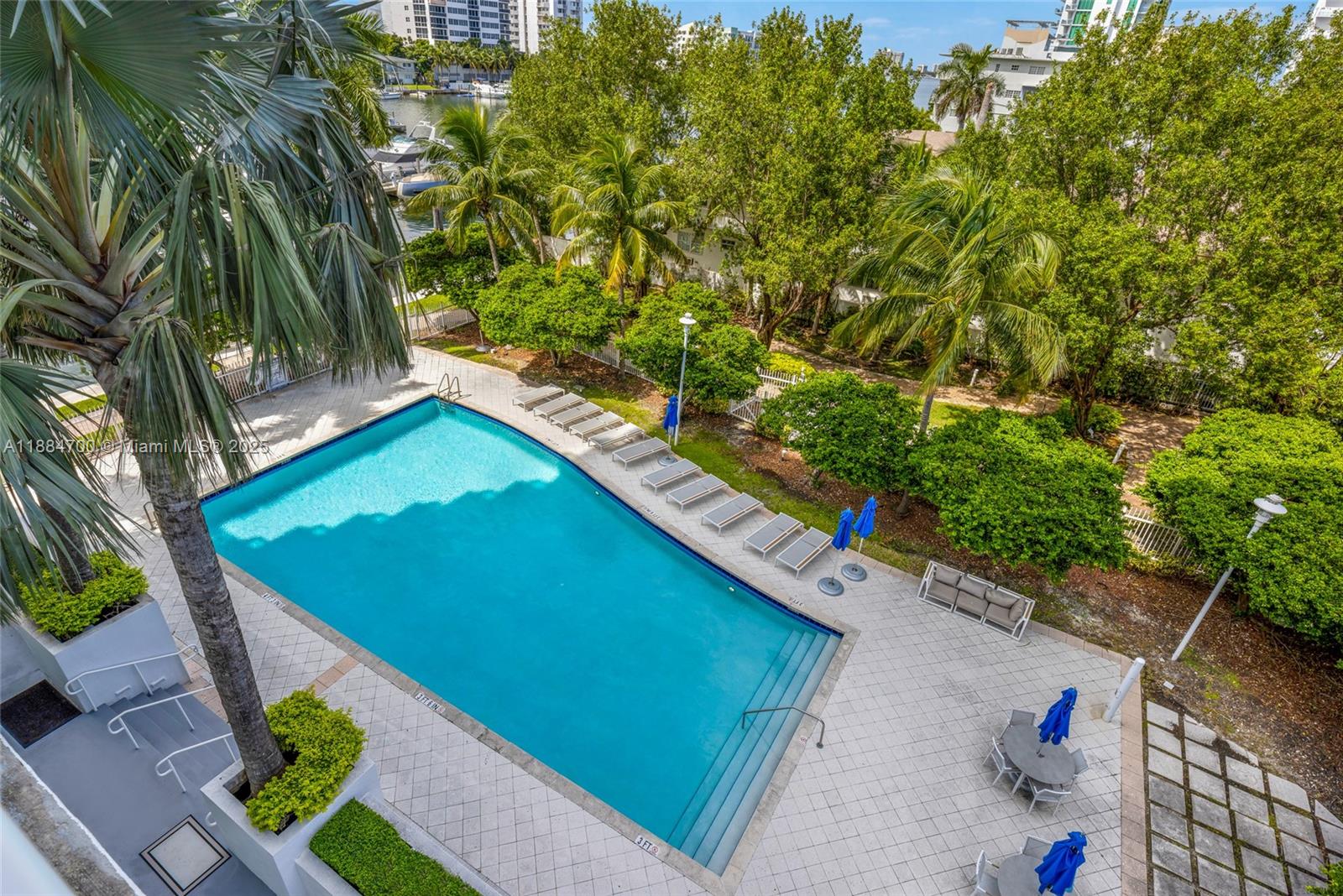 360 CONDO B - Residential