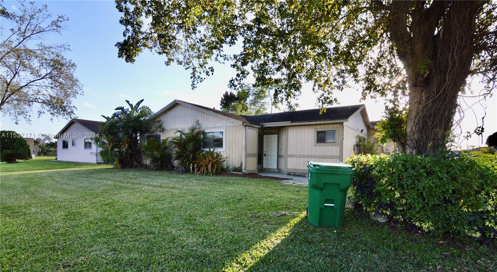 Property for Sale at 9750 W Elm Ln, Miramar, Broward County, Florida - Bedrooms: 3 
Bathrooms: 2  - $385,000