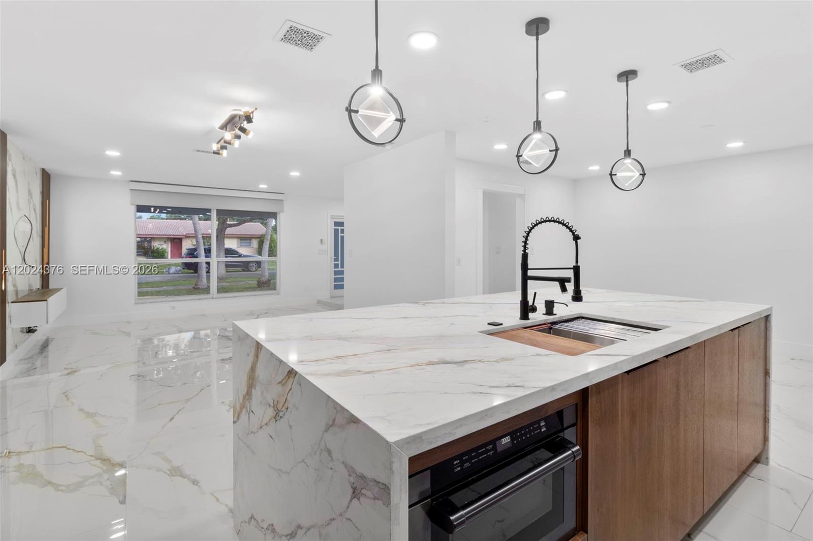 MIRROR LAKE ESTATES SEC F - Residential