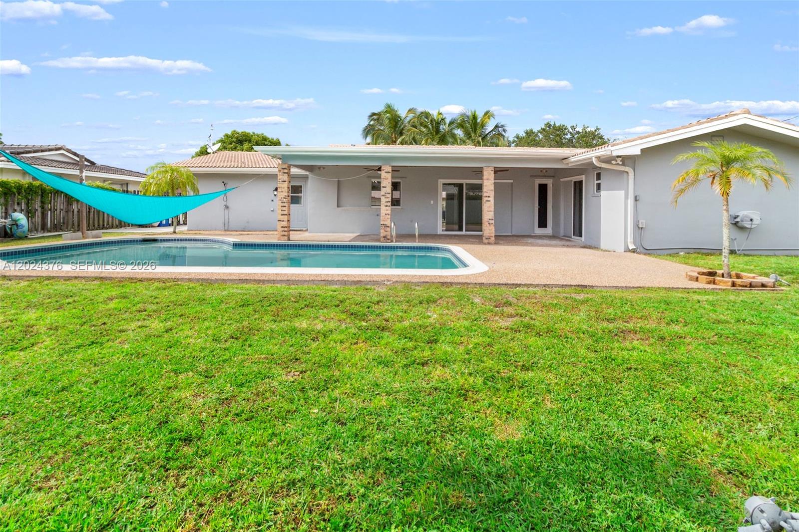 MIRROR LAKE ESTATES SEC F - Residential