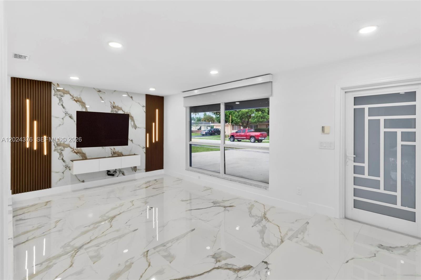 MIRROR LAKE ESTATES SEC F - Residential