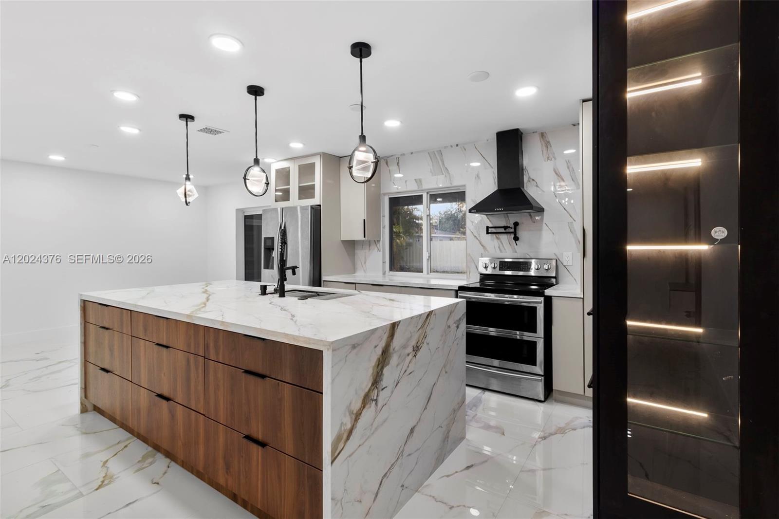 MIRROR LAKE ESTATES SEC F - Residential