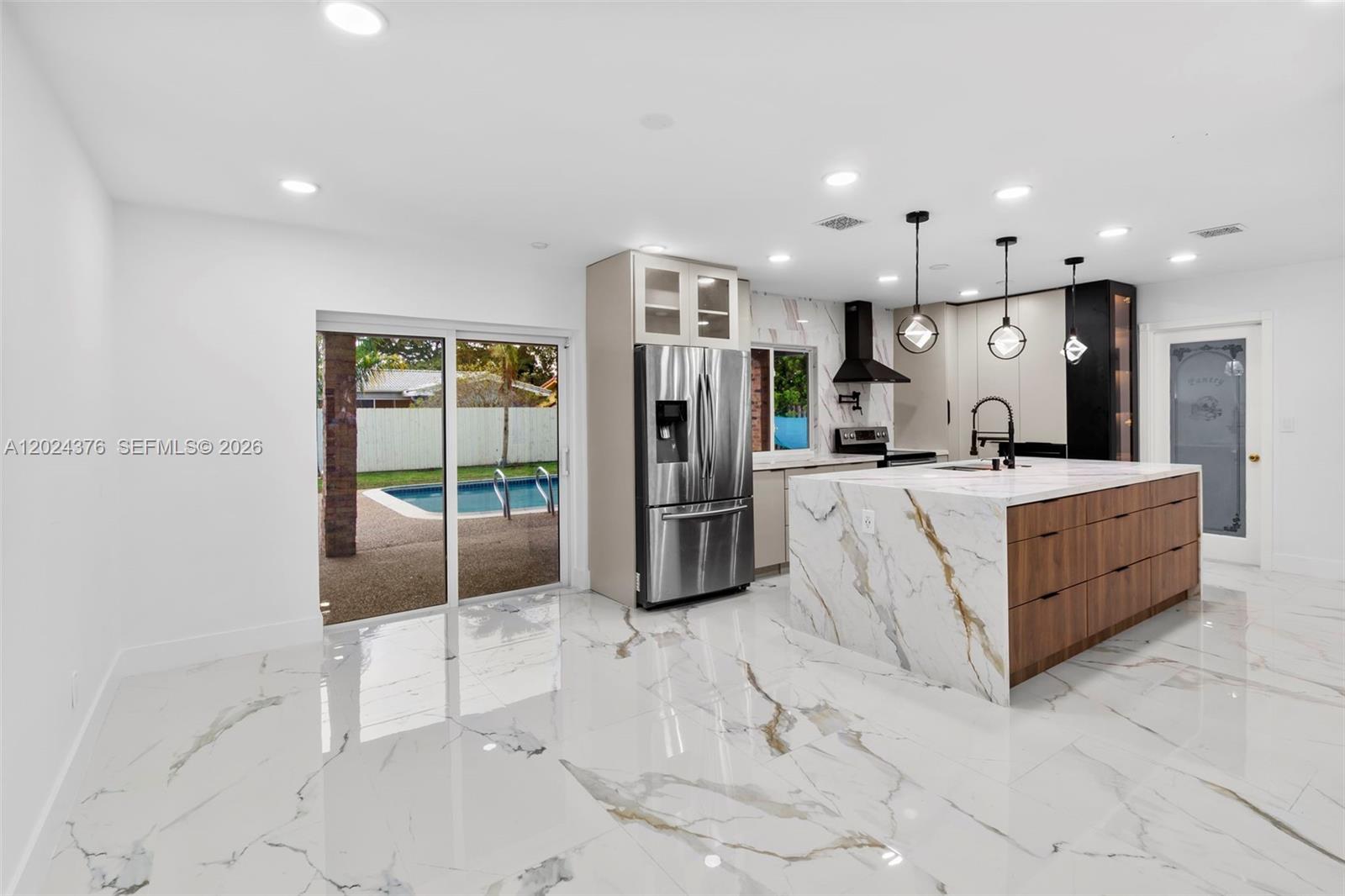 MIRROR LAKE ESTATES SEC F - Residential