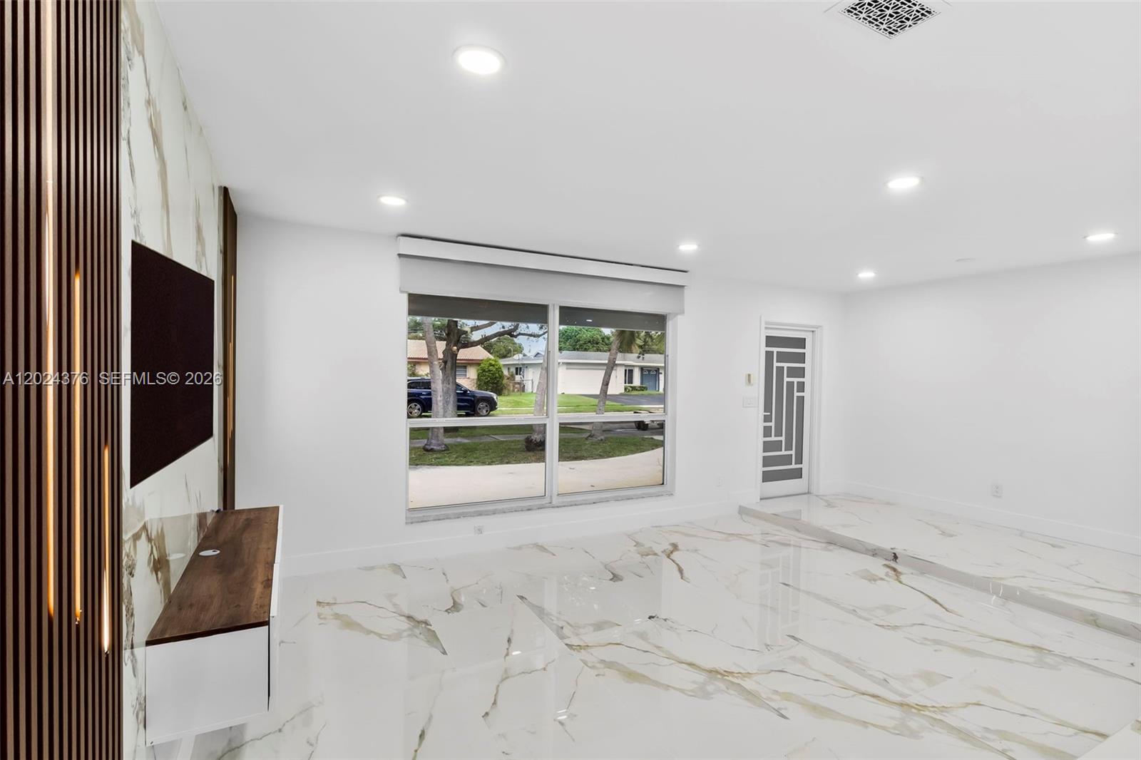 MIRROR LAKE ESTATES SEC F - Residential