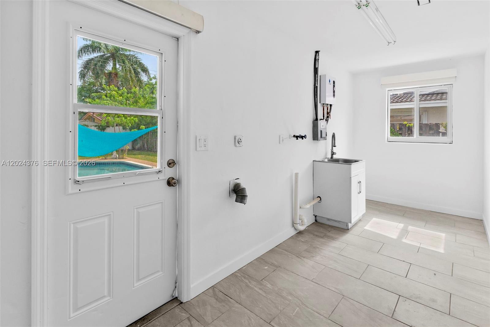 MIRROR LAKE ESTATES SEC F - Residential