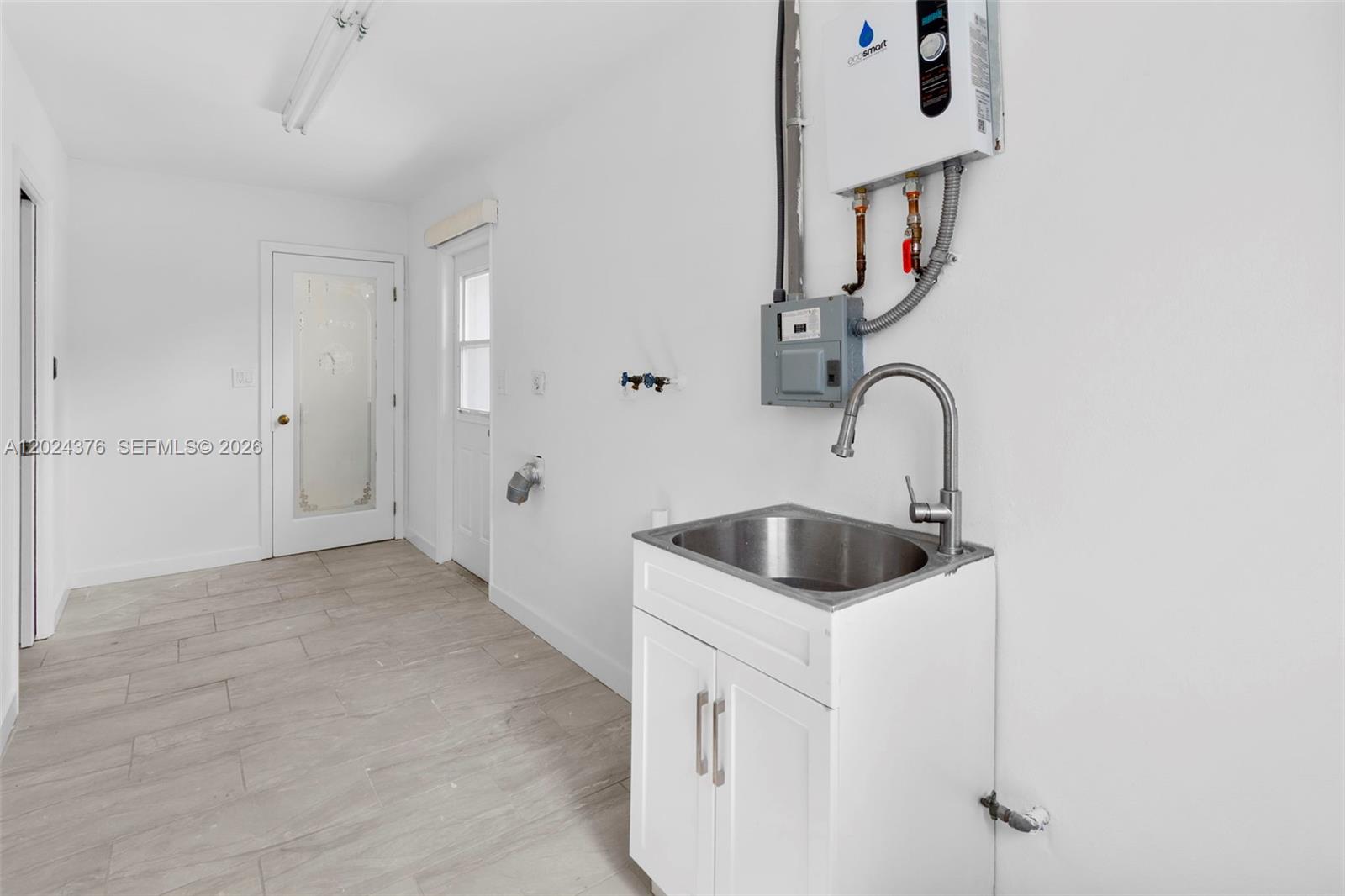 MIRROR LAKE ESTATES SEC F - Residential