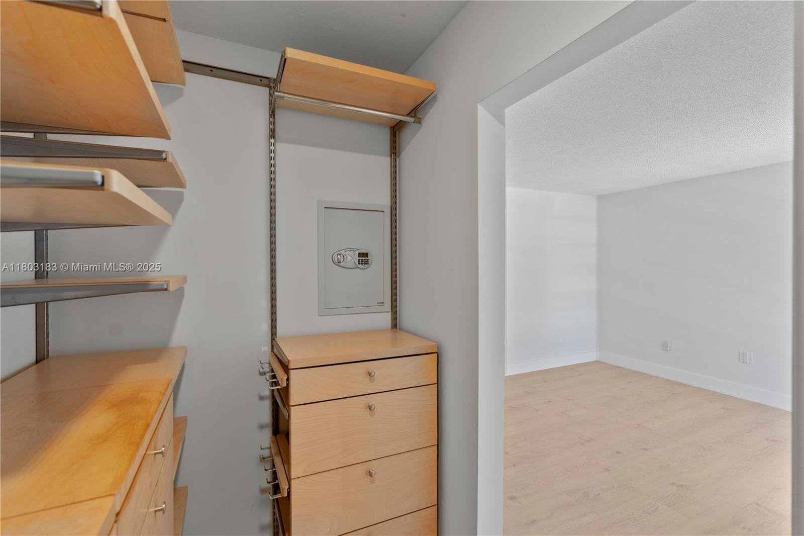 DADELAND GROVE CONDO - Residential