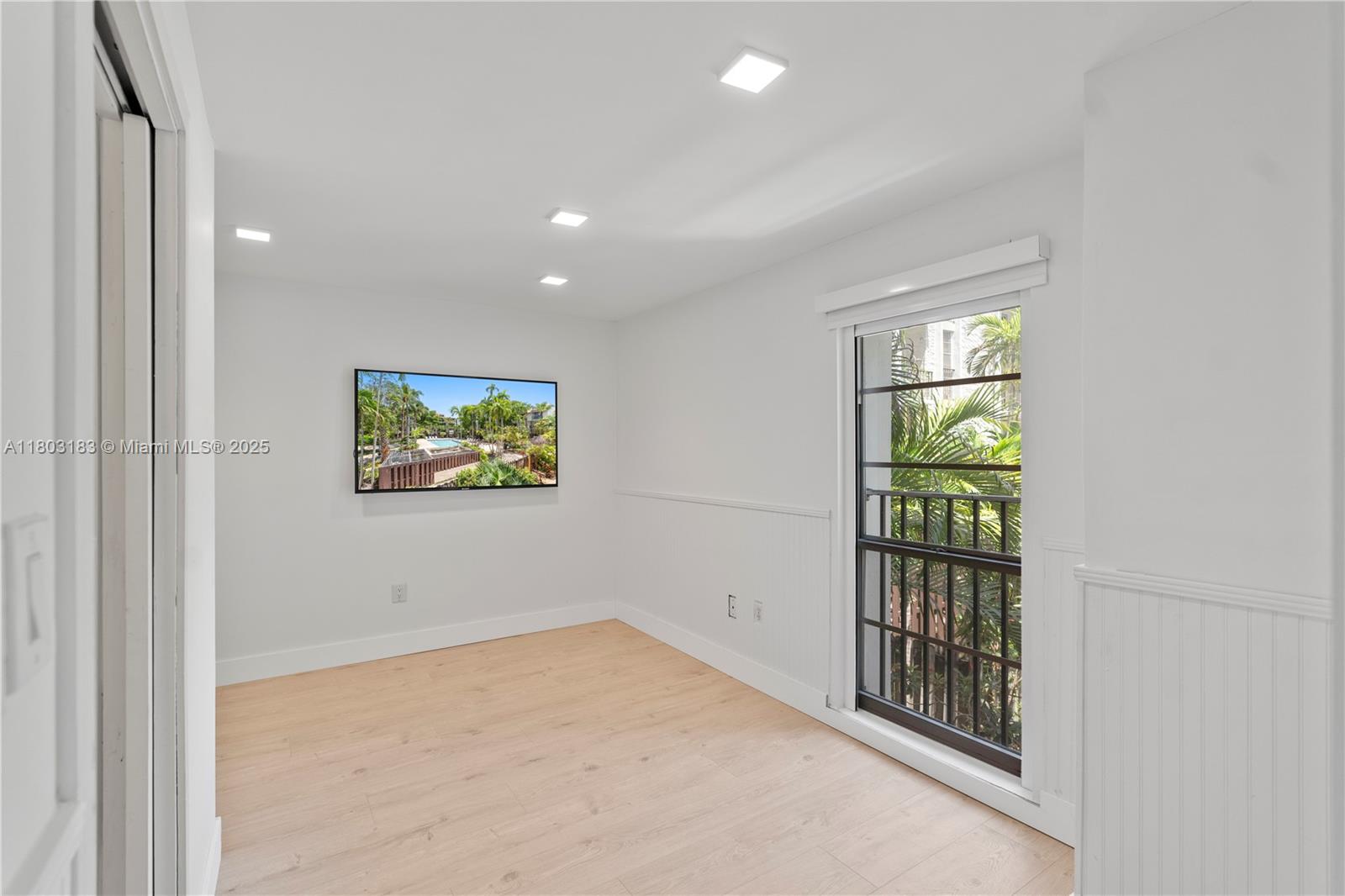 DADELAND GROVE CONDO - Residential