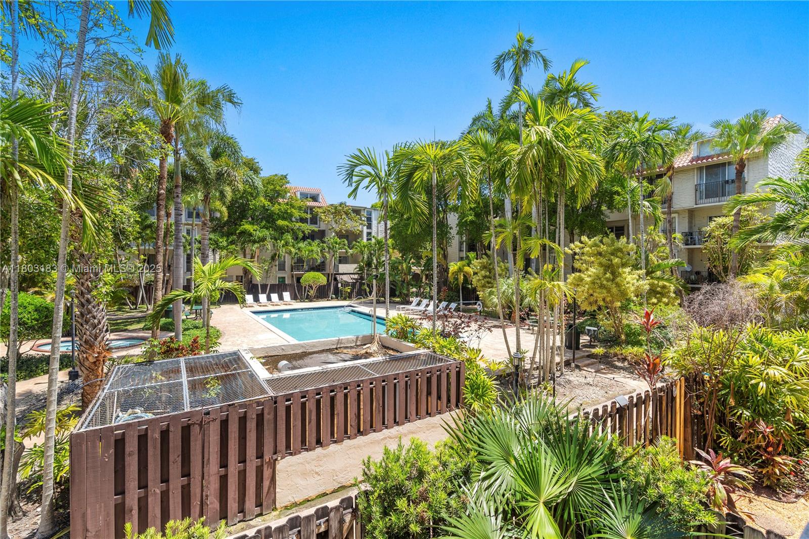 DADELAND GROVE CONDO - Residential