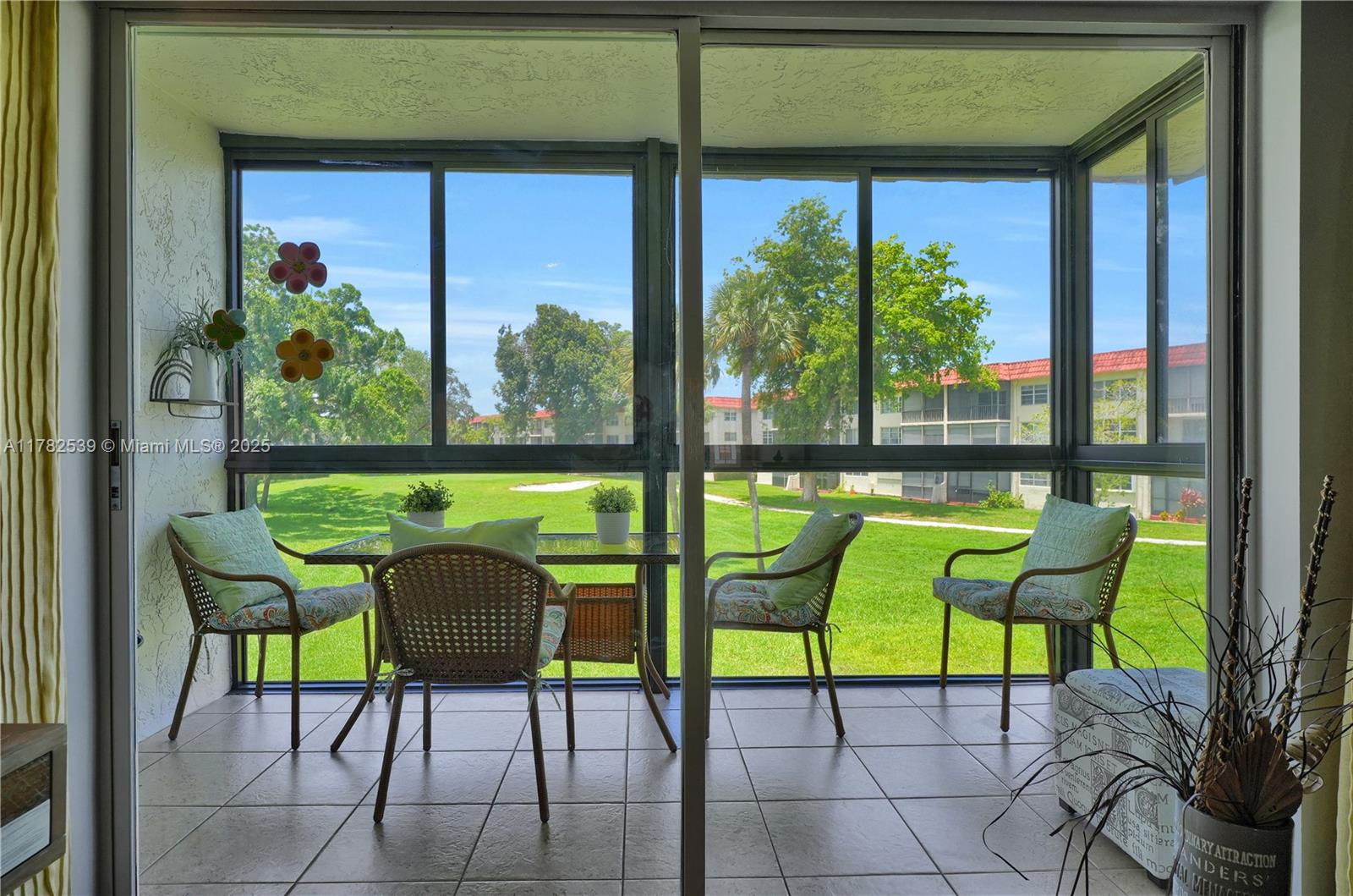 HOLLYBROOK GOLF AND - Residential Lease