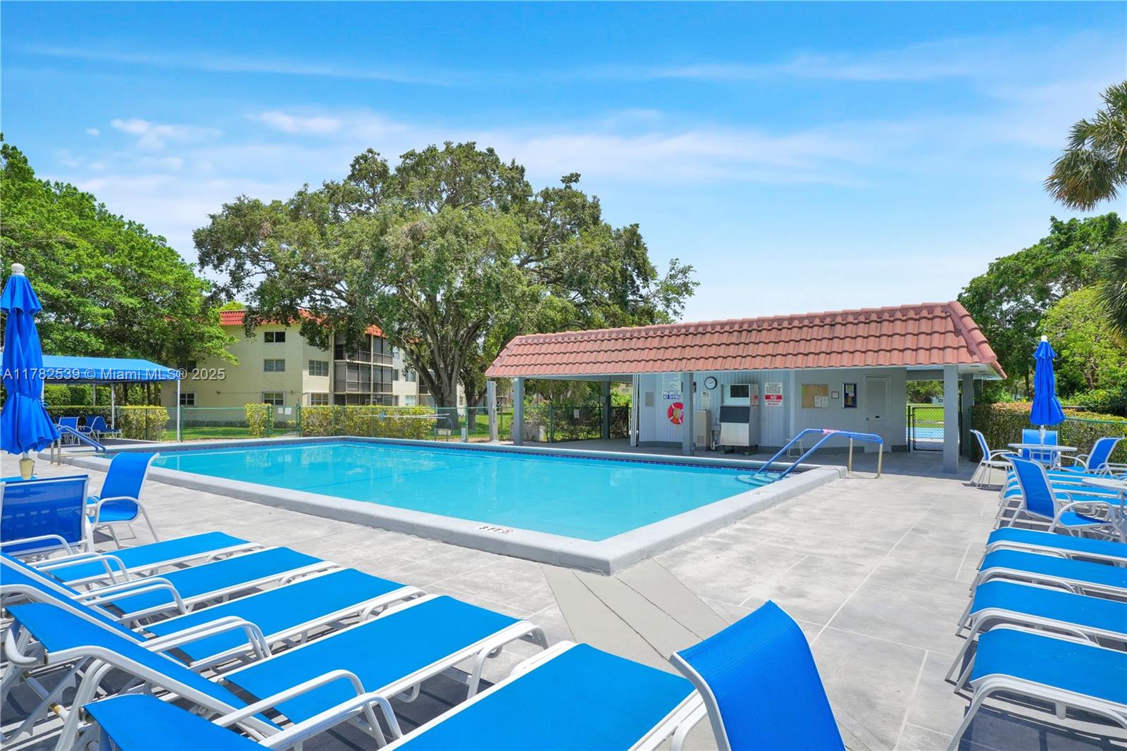 HOLLYBROOK GOLF AND - Residential Lease