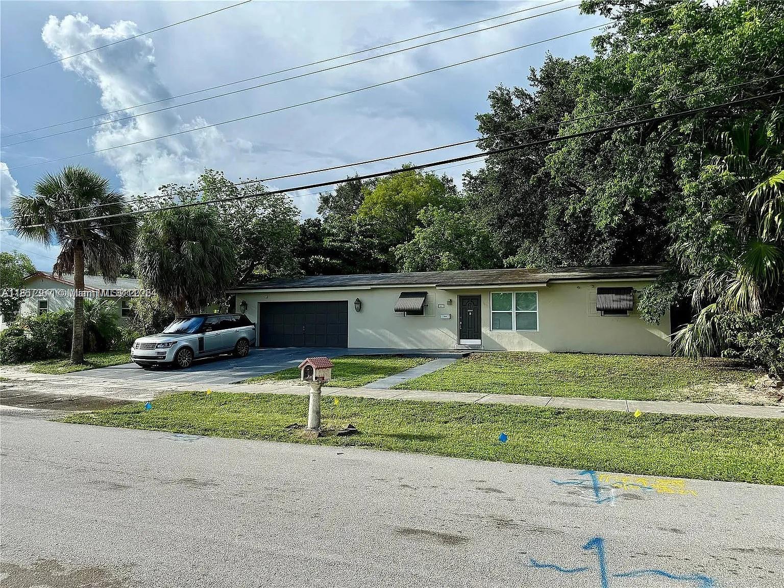 Beautiful 3 bedroom/ 2 full-bathroom for rent. Vast backyard apx. 9800 sqft with lake access. Several fruit trees on property. Stainless steal appliances and gas hookup.