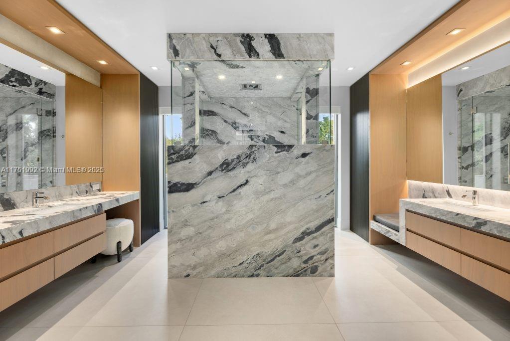 SUNSET ISLANDS-ISLAND NO - Residential