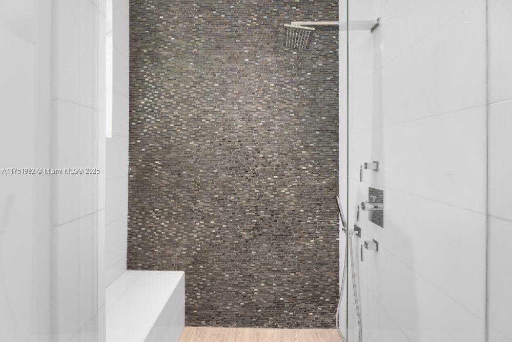 SUNSET ISLANDS-ISLAND NO - Residential