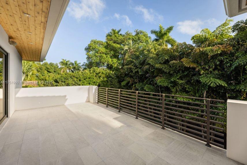 SUNSET ISLANDS-ISLAND NO - Residential