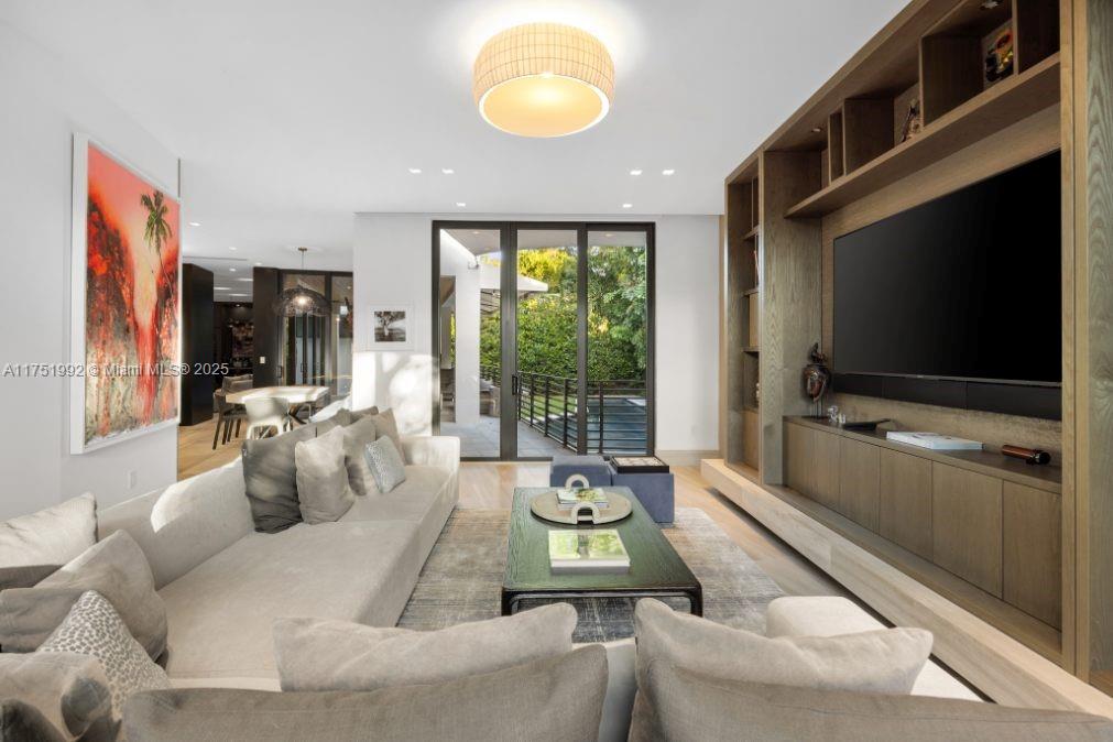 SUNSET ISLANDS-ISLAND NO - Residential