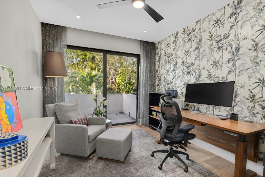 SUNSET ISLANDS-ISLAND NO - Residential