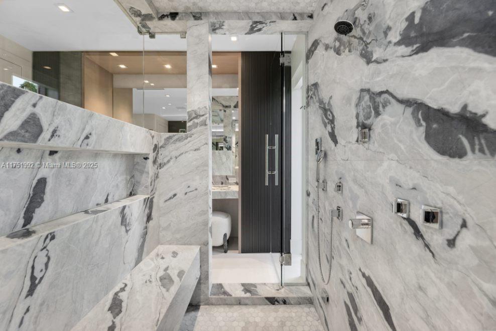 SUNSET ISLANDS-ISLAND NO - Residential