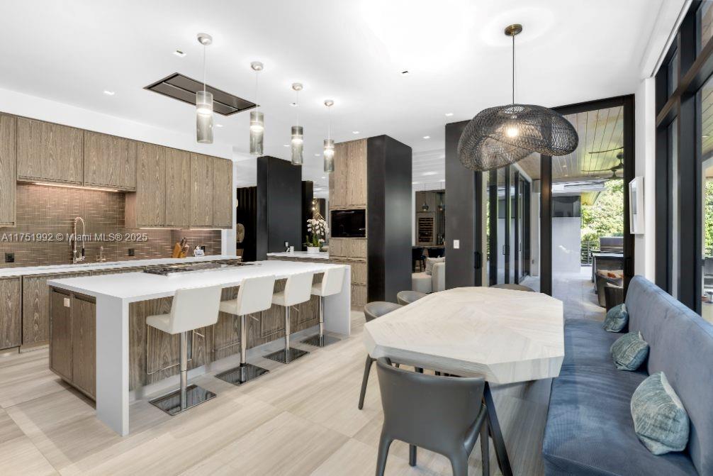 SUNSET ISLANDS-ISLAND NO - Residential