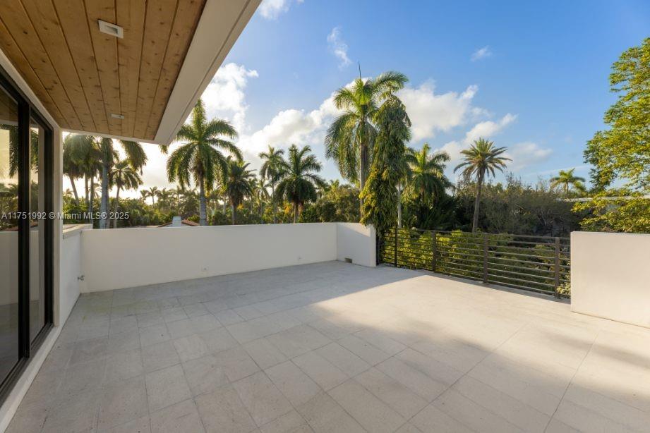 SUNSET ISLANDS-ISLAND NO - Residential