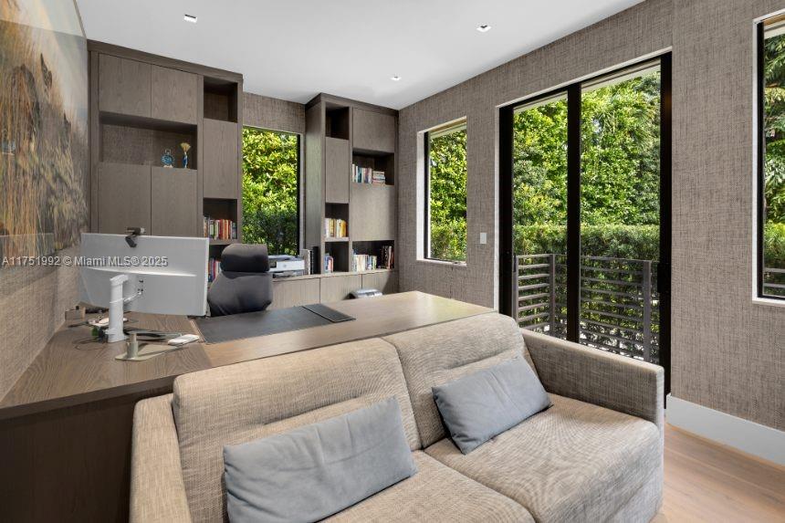 SUNSET ISLANDS-ISLAND NO - Residential