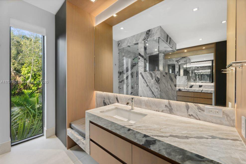 SUNSET ISLANDS-ISLAND NO - Residential