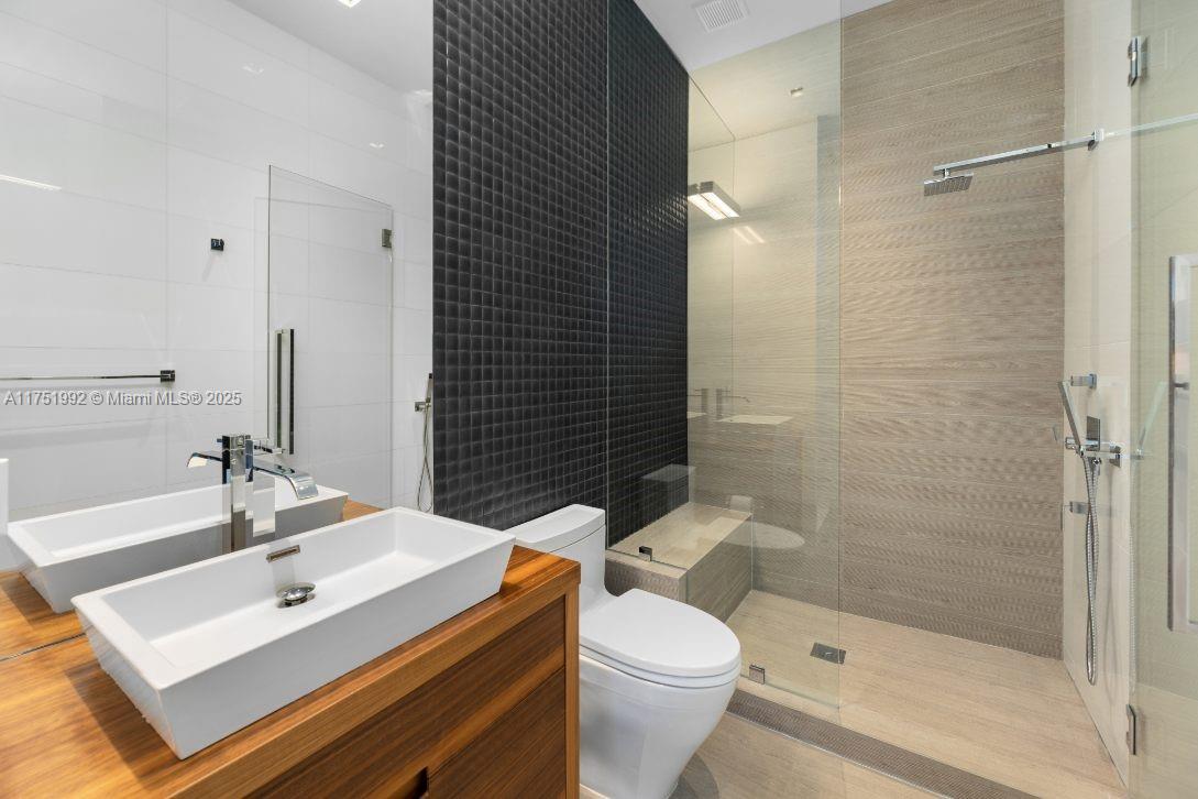 SUNSET ISLANDS-ISLAND NO - Residential