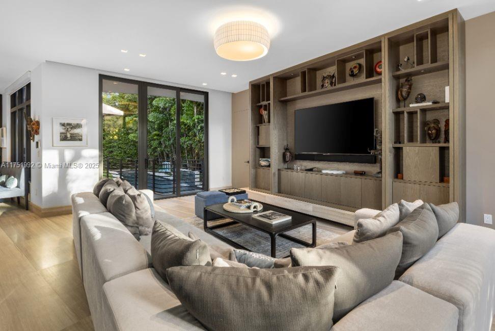 SUNSET ISLANDS-ISLAND NO - Residential