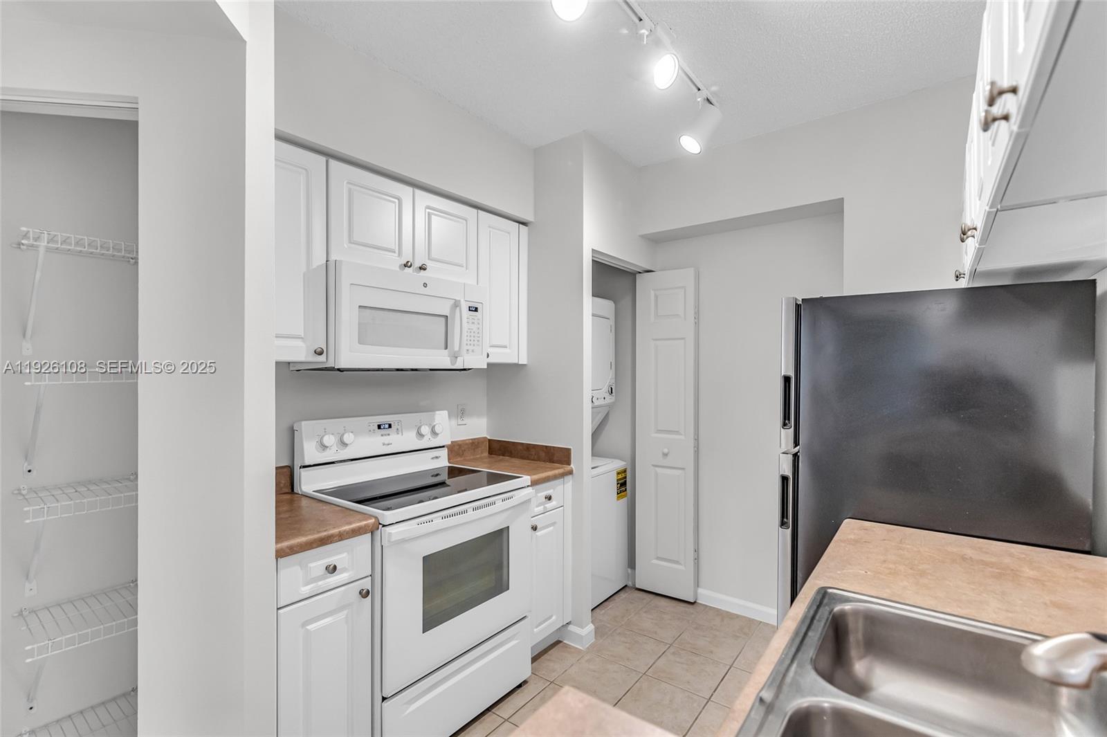 PORTO BELLAGIO CONDO - Residential