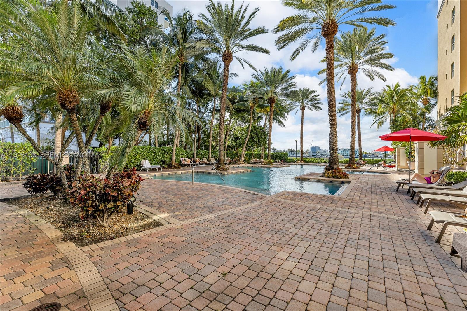 PORTO BELLAGIO CONDO - Residential