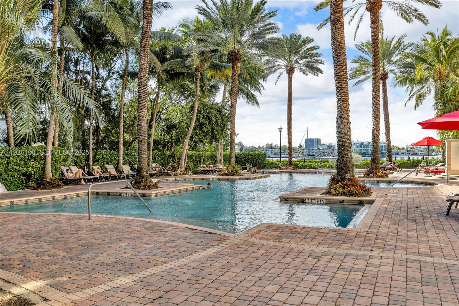 PORTO BELLAGIO CONDO - Residential