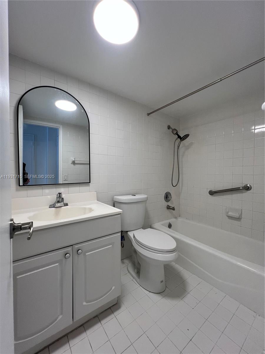 BAYVIEW TERR CONDO - Residential Lease