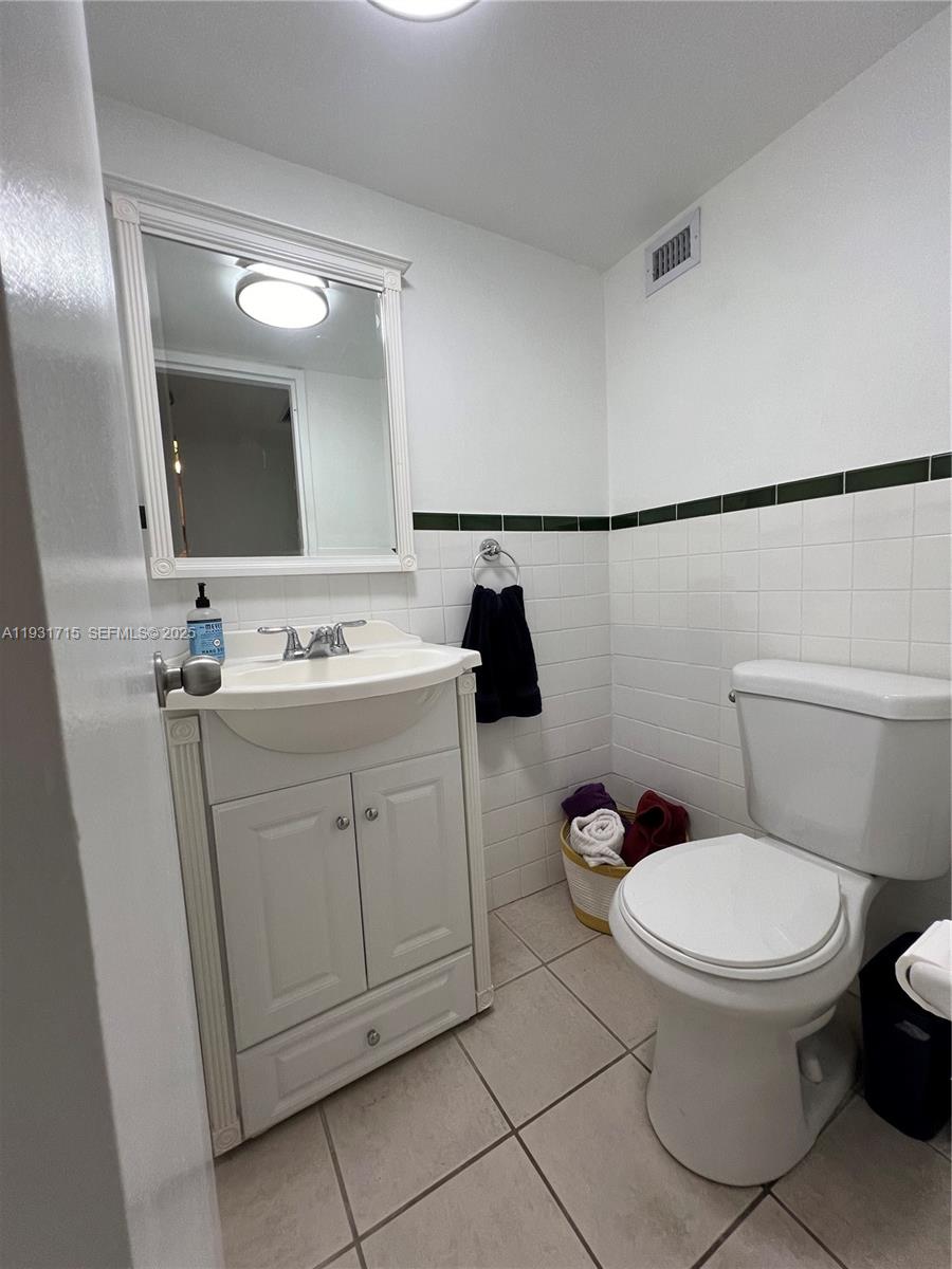 BAYVIEW TERR CONDO - Residential Lease