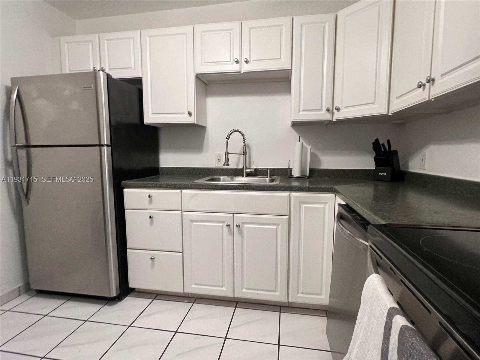 BAYVIEW TERR CONDO - Residential Lease