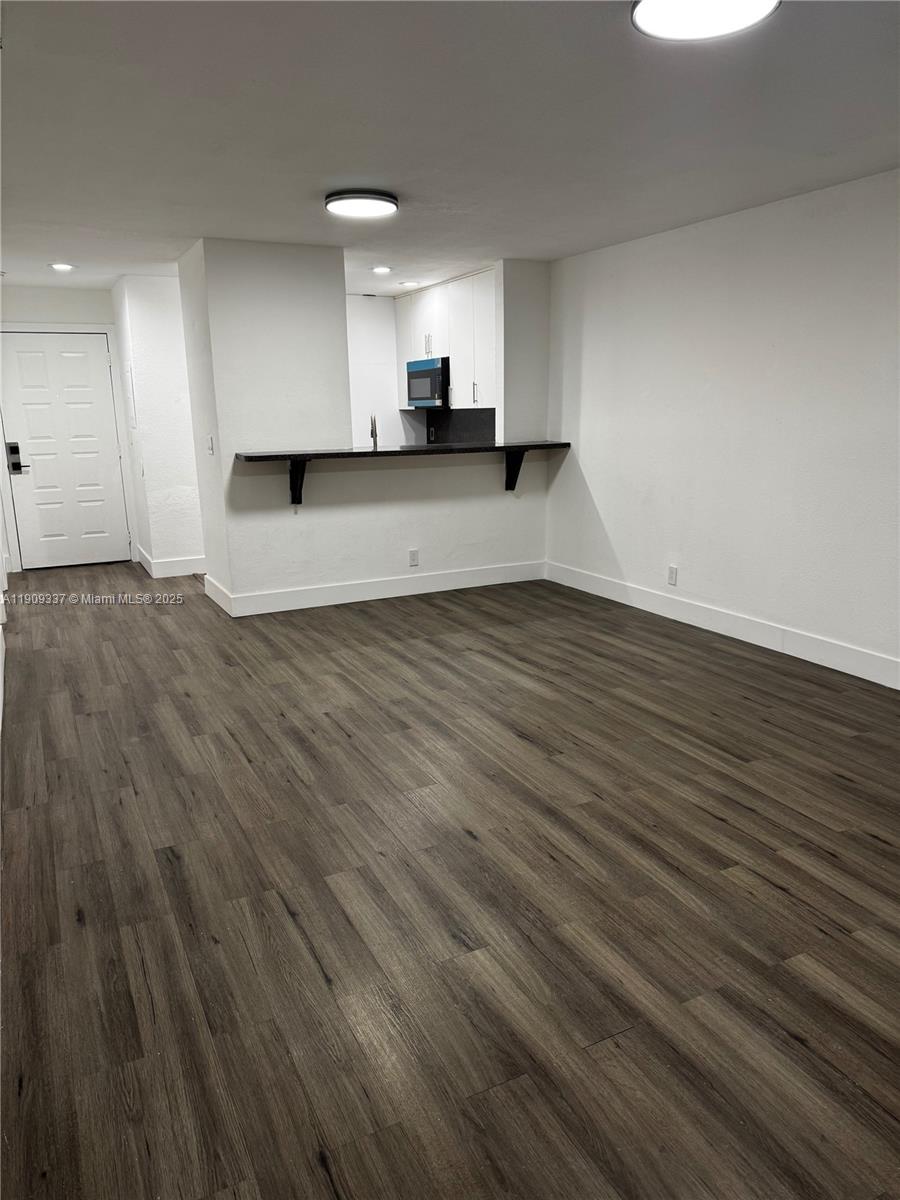 CIRCLE VILLAS (THE) CONDO - Residential