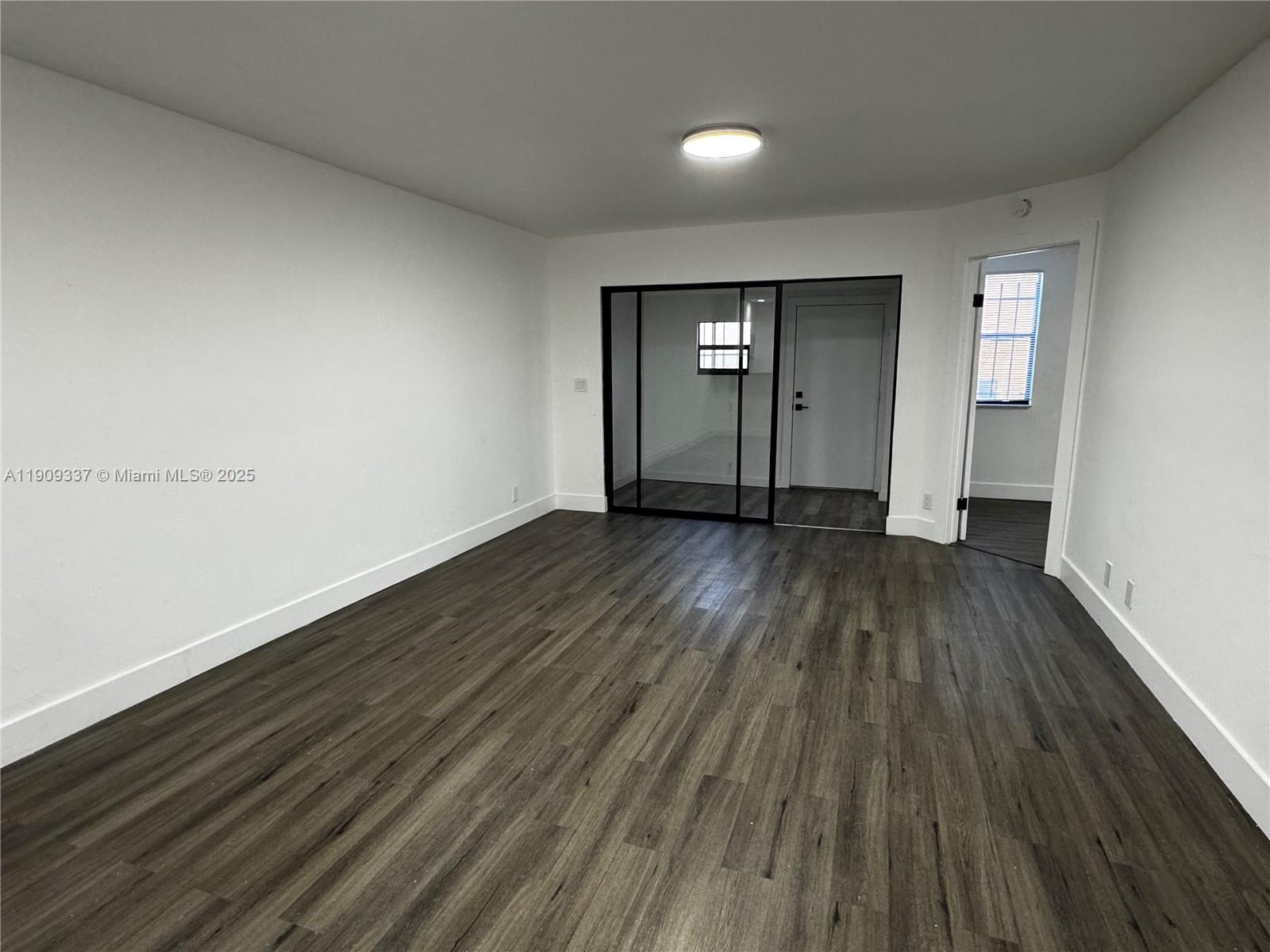 CIRCLE VILLAS (THE) CONDO - Residential