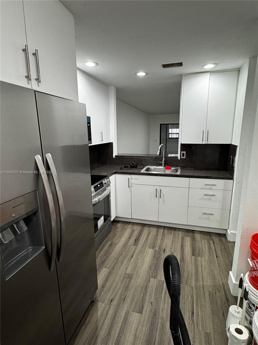 CIRCLE VILLAS (THE) CONDO - Residential