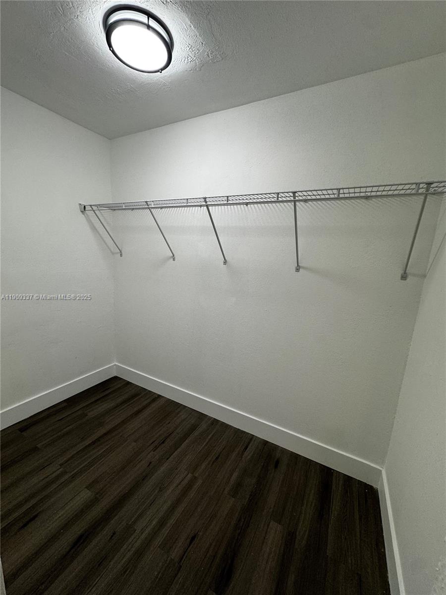 CIRCLE VILLAS (THE) CONDO - Residential