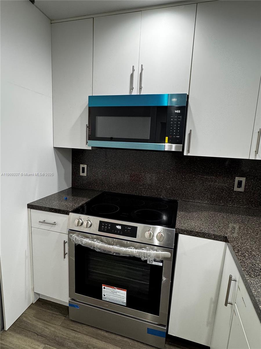 CIRCLE VILLAS (THE) CONDO - Residential