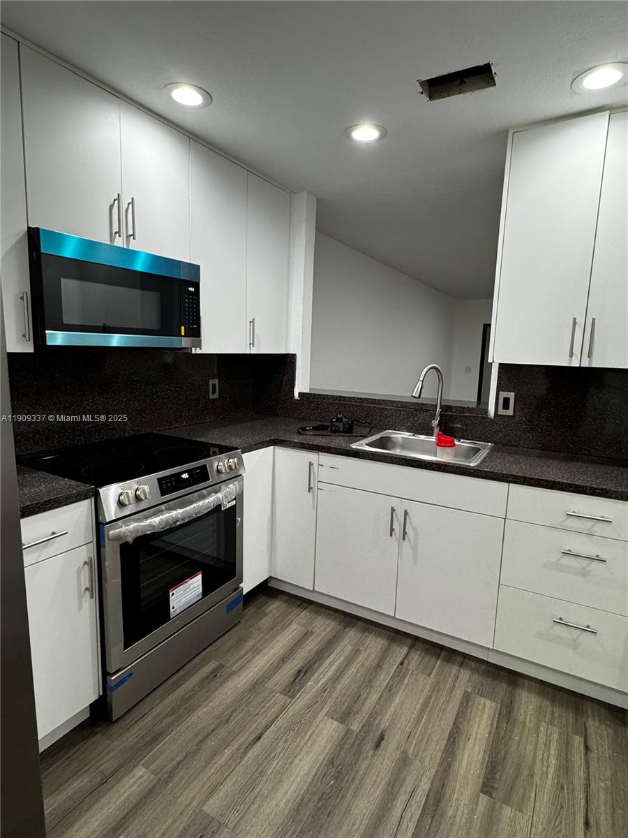 CIRCLE VILLAS (THE) CONDO - Residential