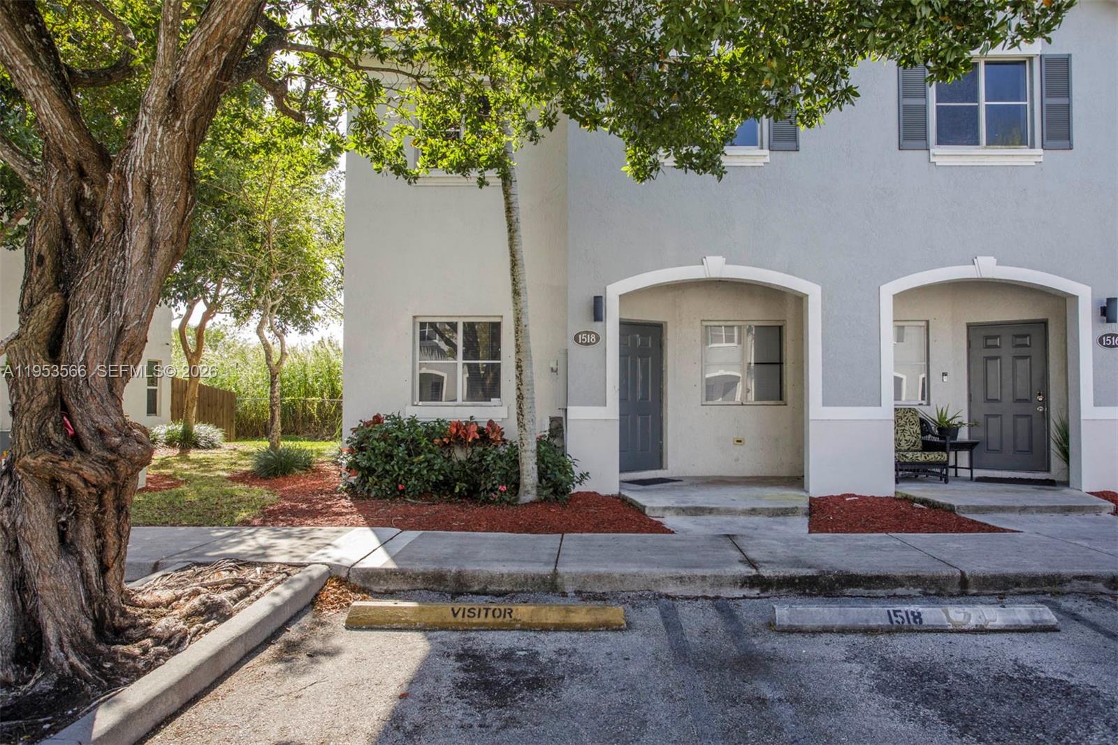 VENETIA GROVES - Residential