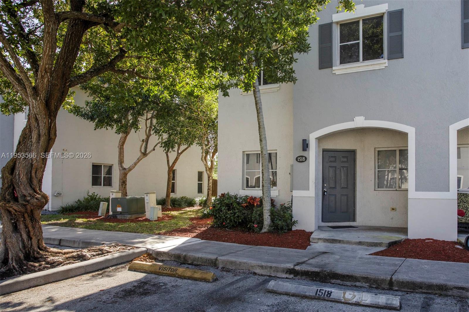 VENETIA GROVES - Residential