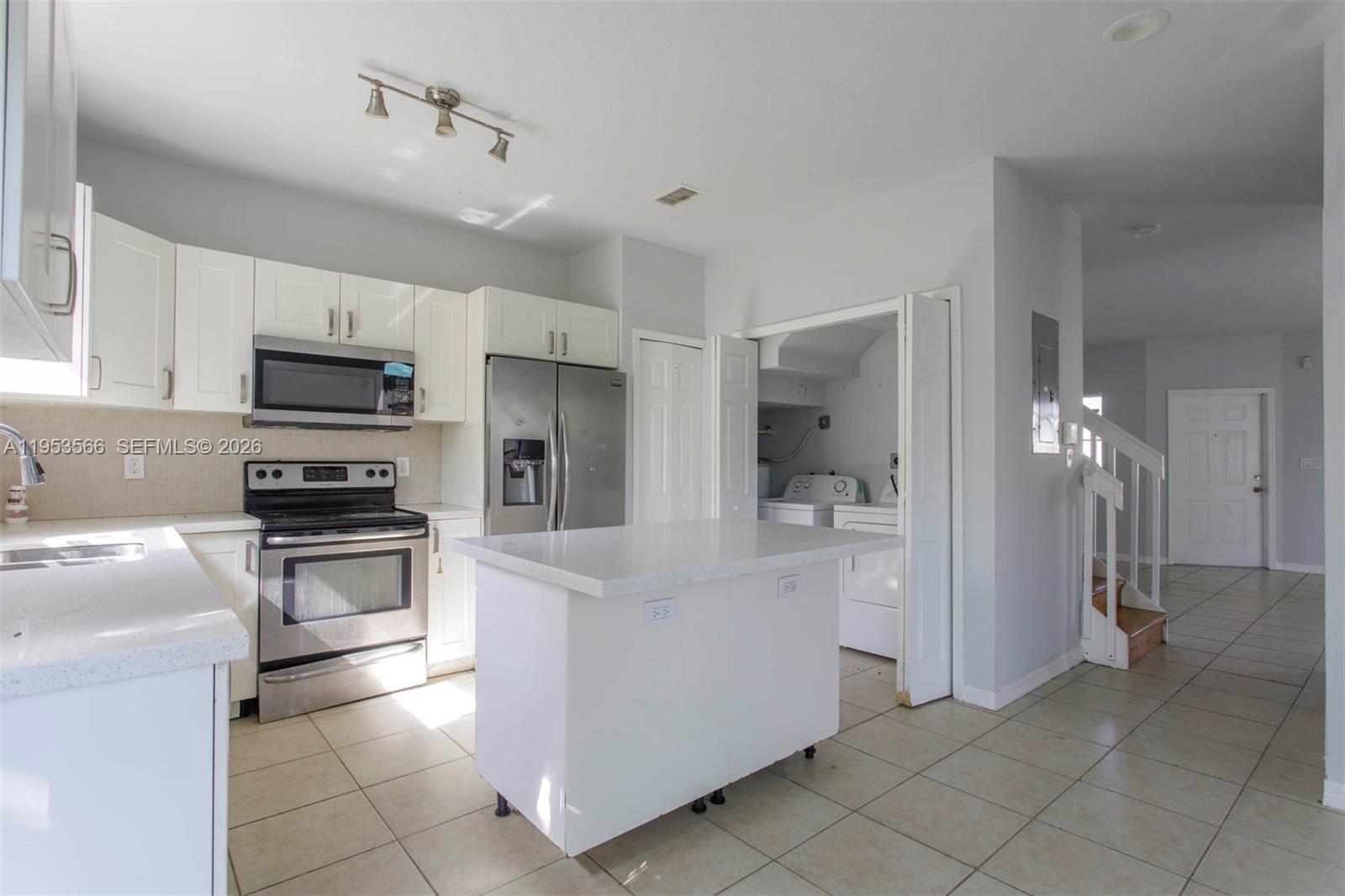 VENETIA GROVES - Residential