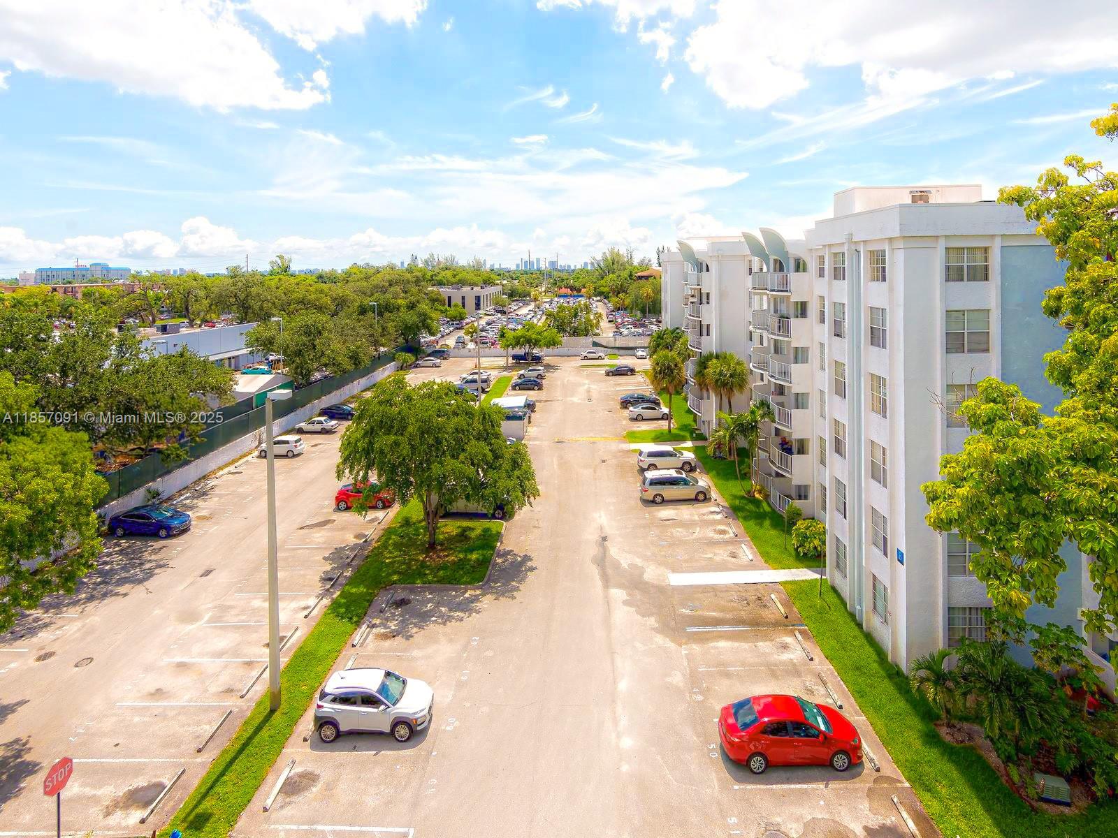 MONTECARLO CONDO - Residential