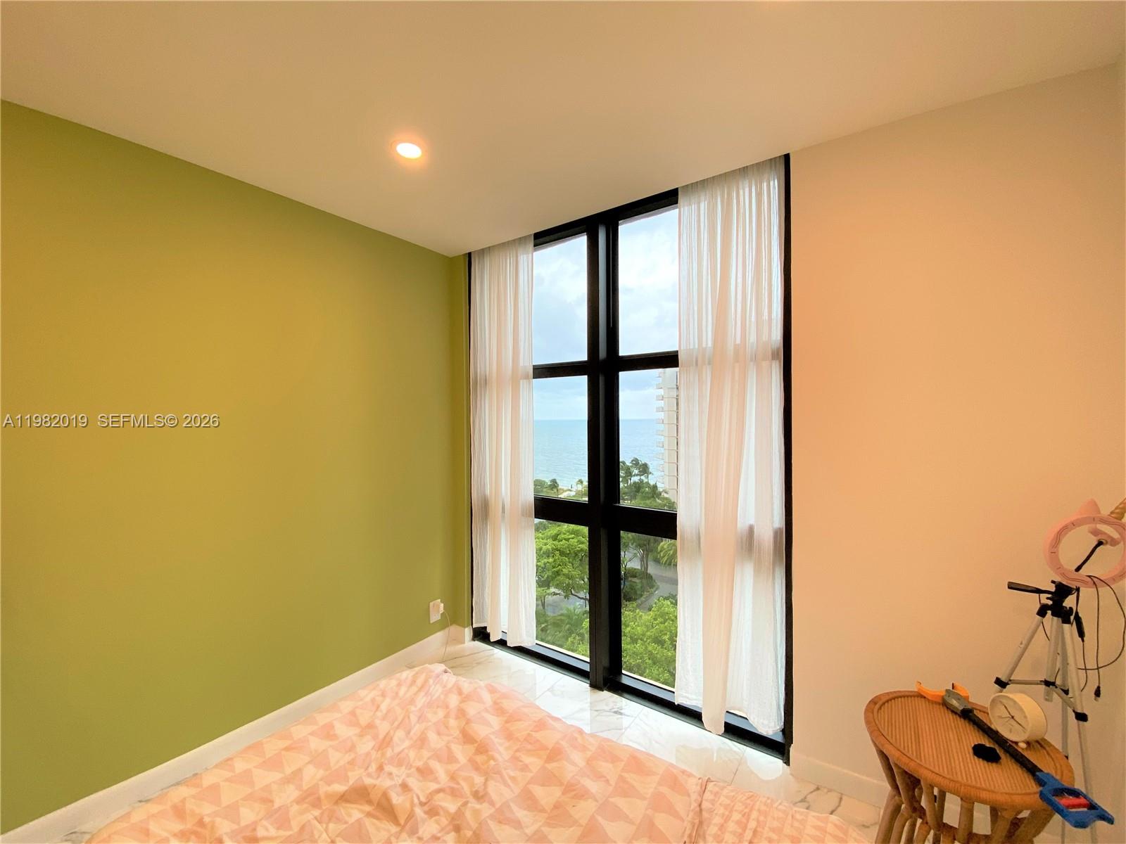 TOWERS OF KEY BISCAYNE CO - Residential Lease