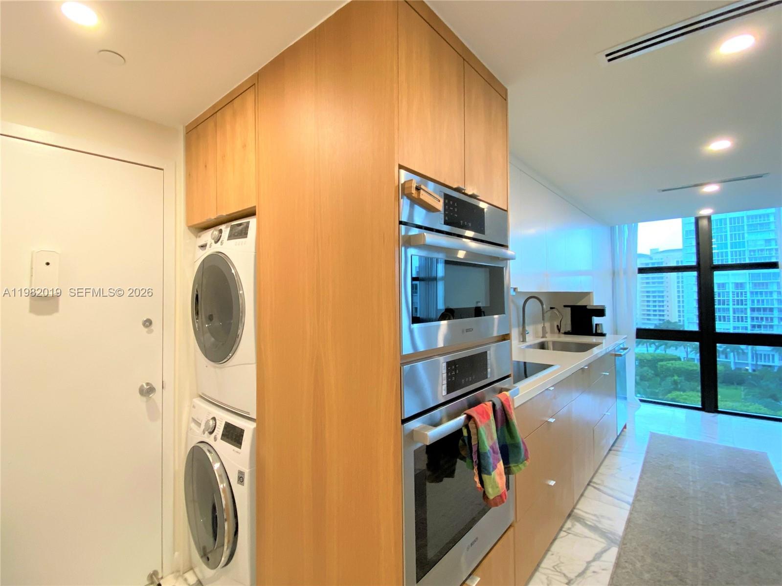 TOWERS OF KEY BISCAYNE CO - Residential Lease