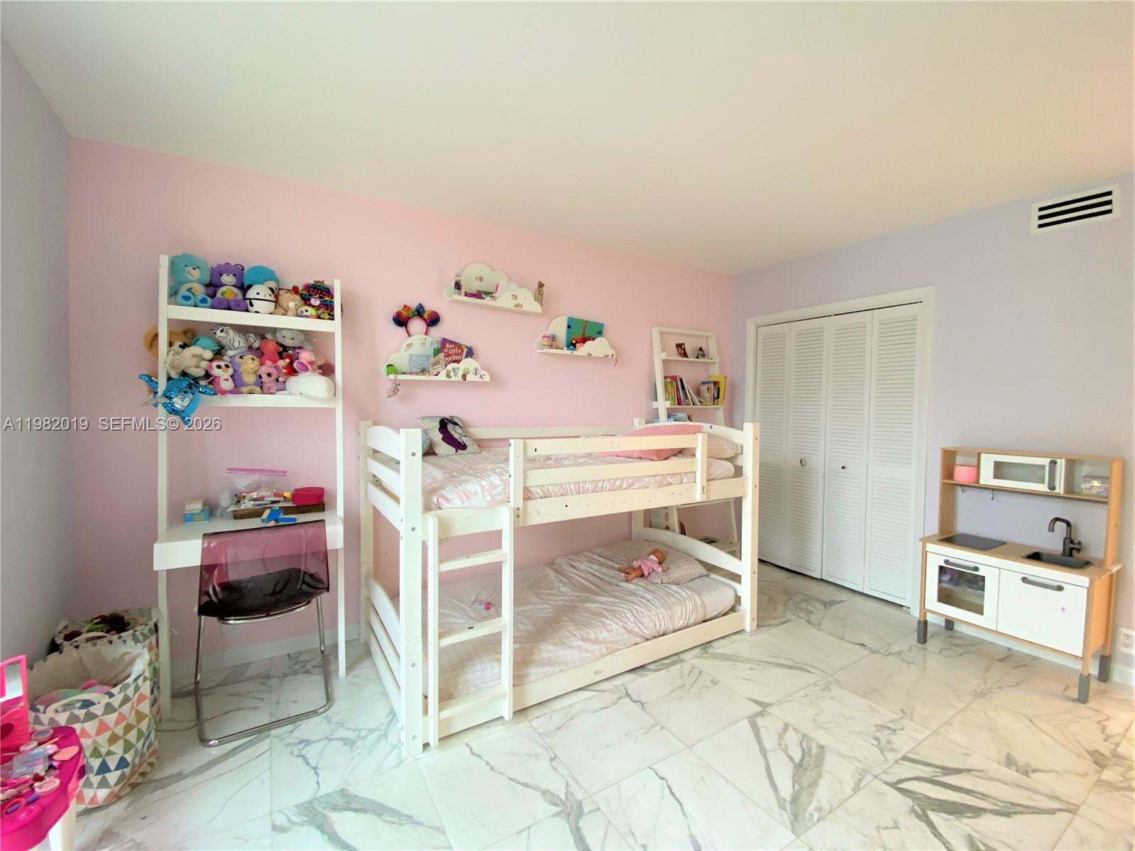 TOWERS OF KEY BISCAYNE CO - Residential Lease