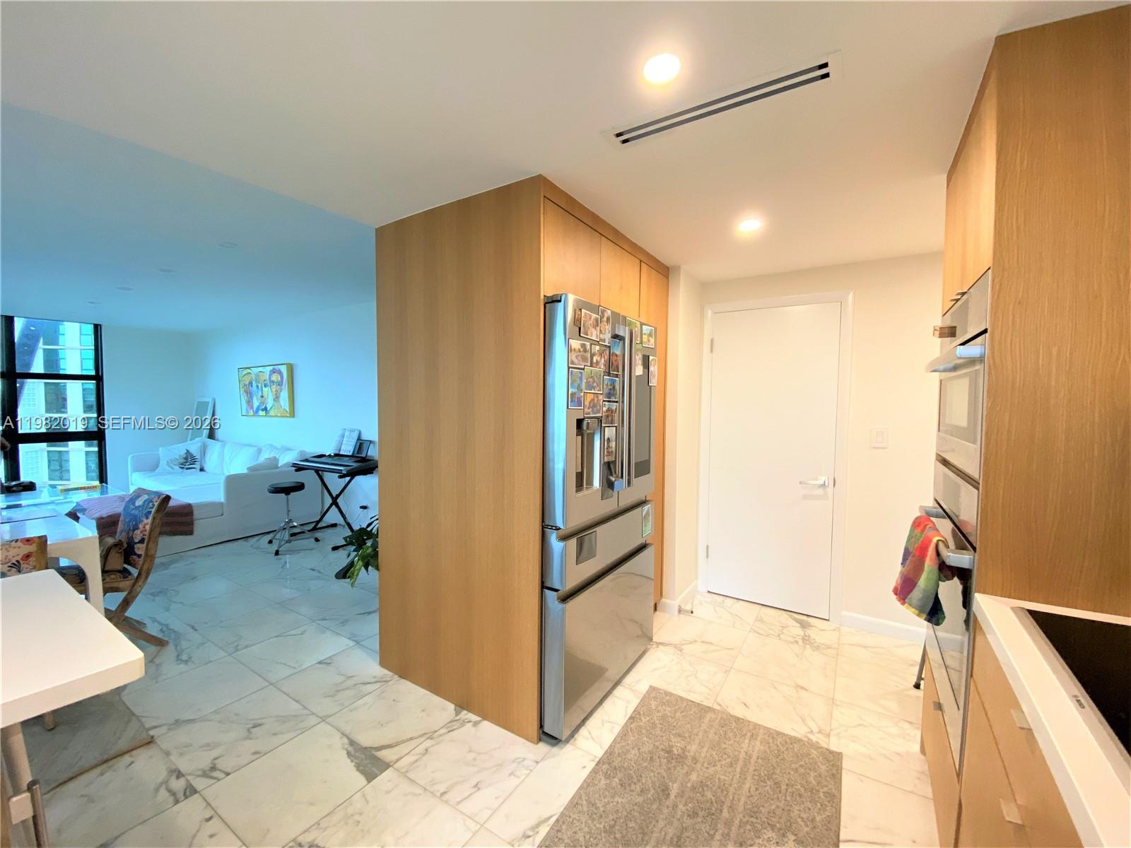 TOWERS OF KEY BISCAYNE CO - Residential Lease