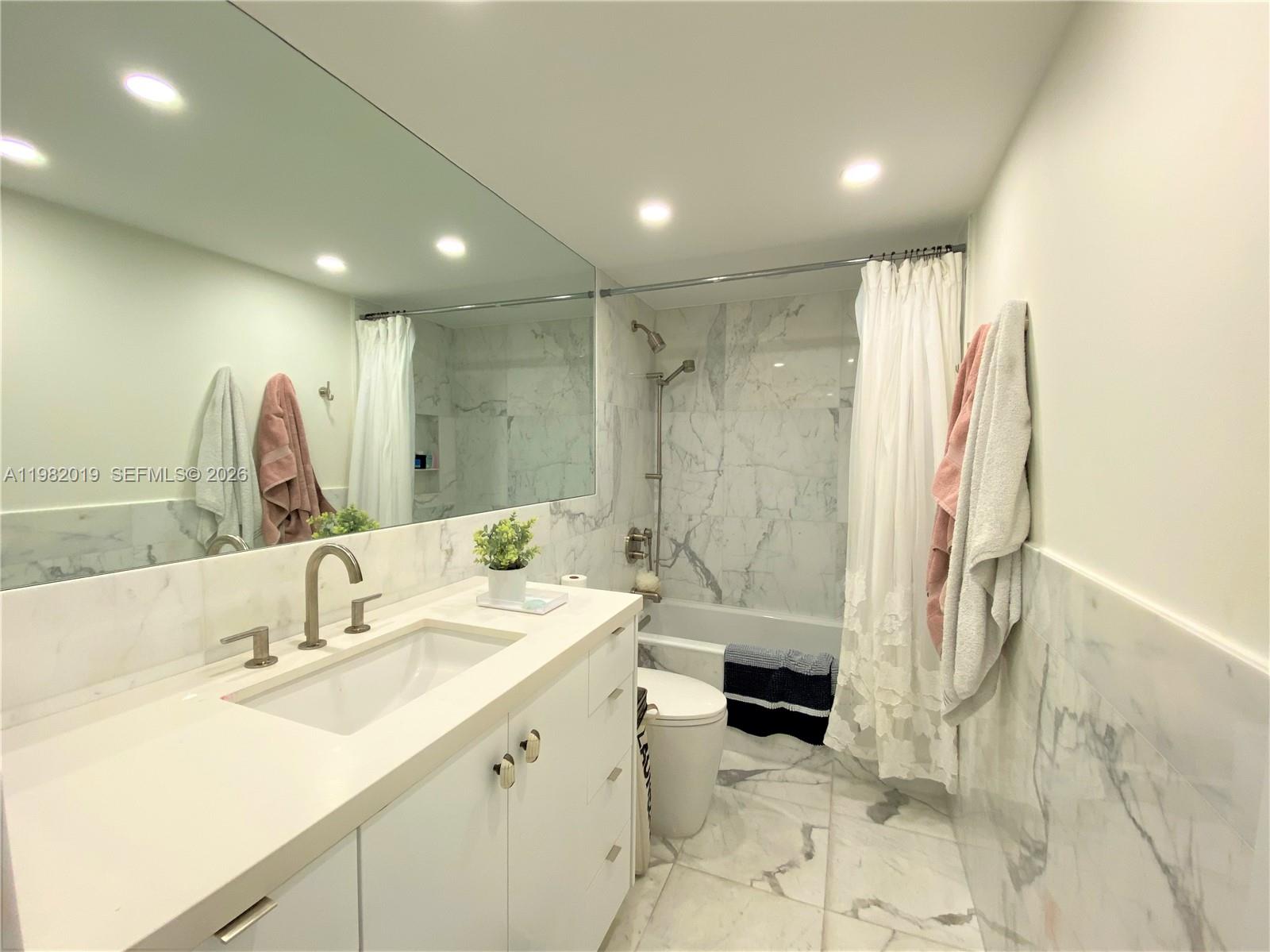 TOWERS OF KEY BISCAYNE CO - Residential Lease